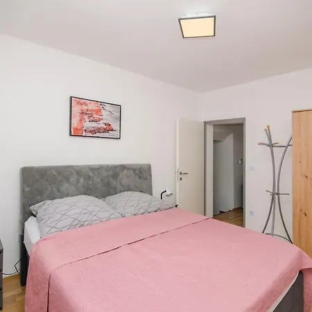 Apartment Mirjana *